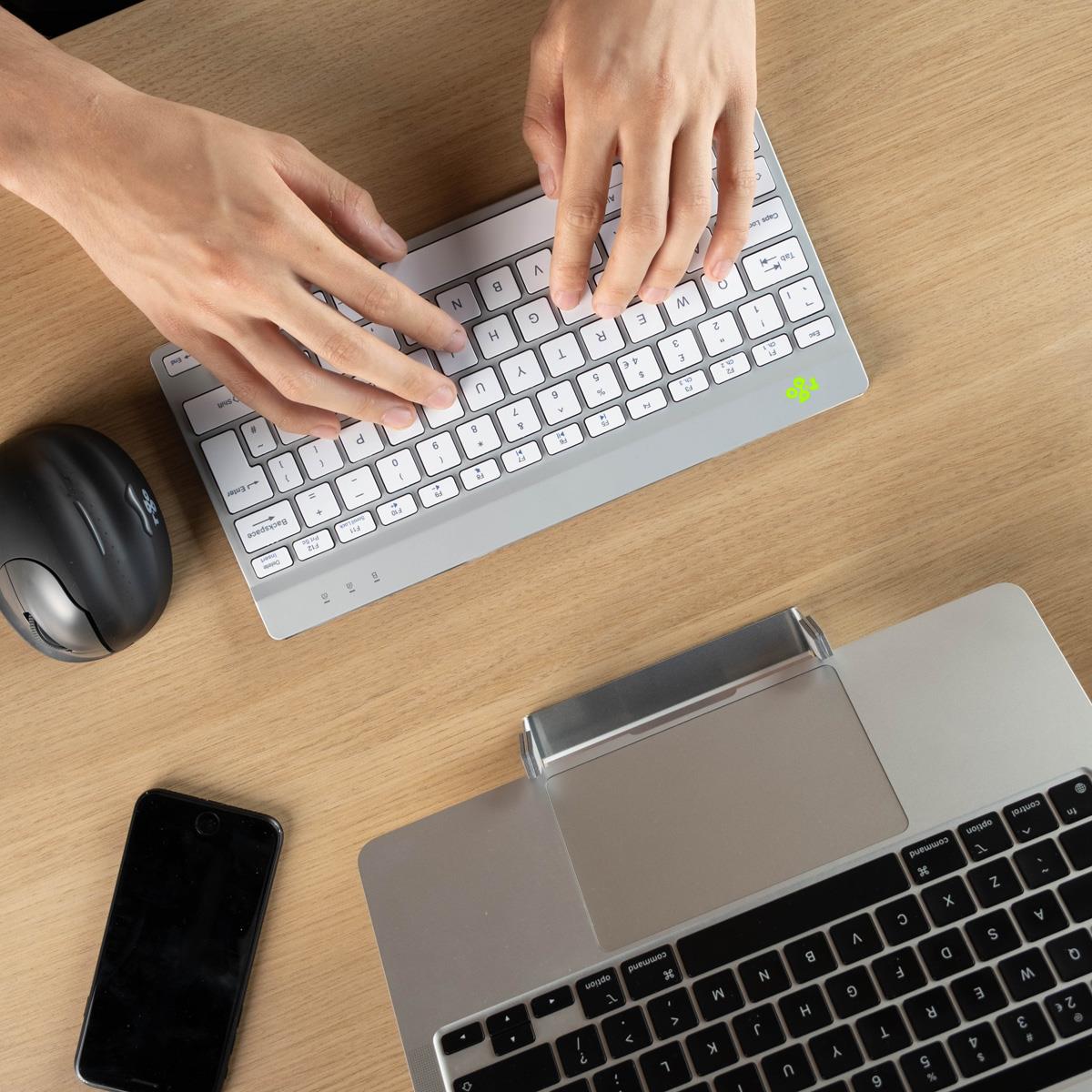 R-GO Tools Keyboard Wireless Compact Break - White